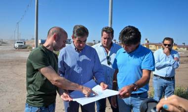 GATO FERNÁNDEZ CONSTRUIRÁ 10 MIL CASAS, 2500 POR AÑO